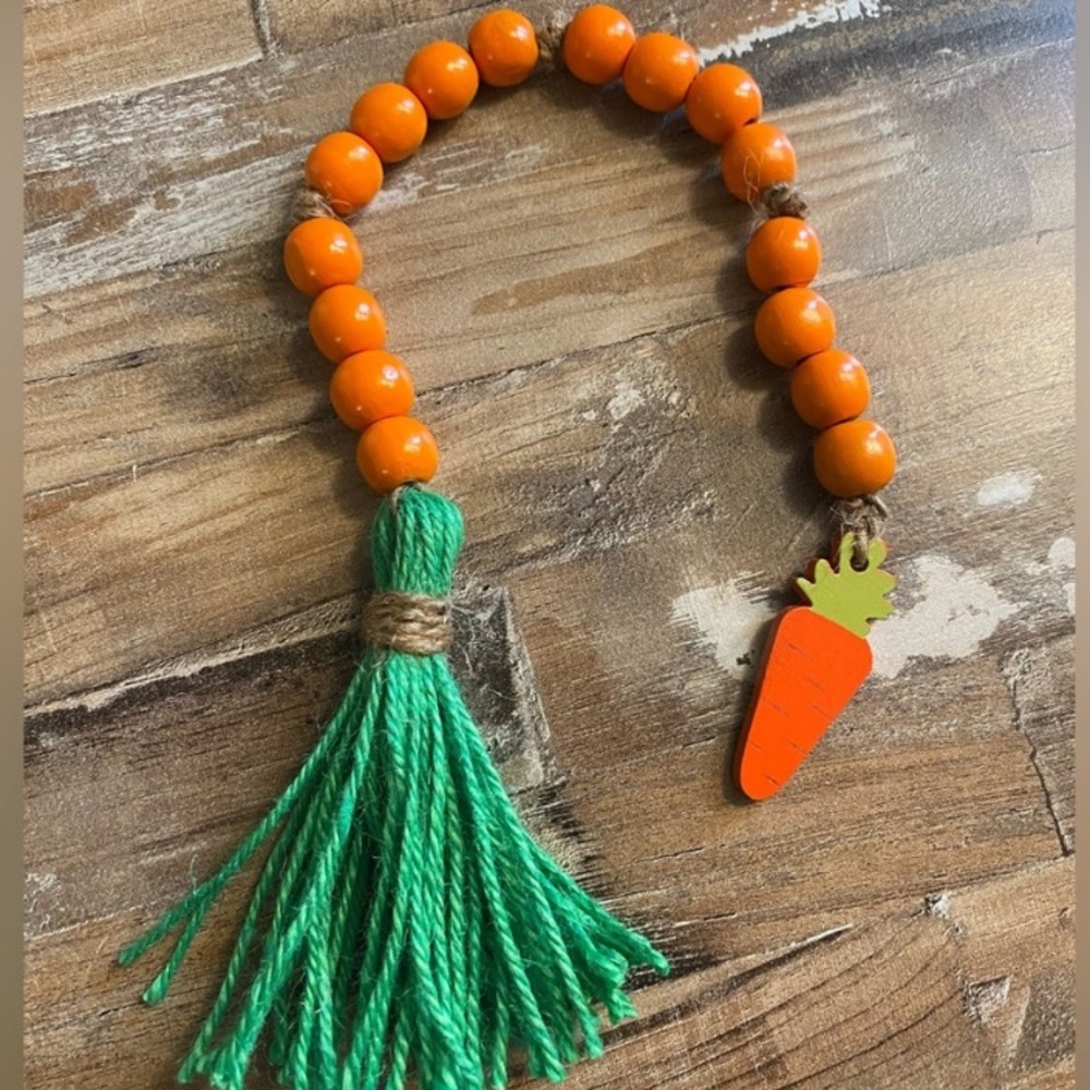 Easter Garland, wood bead garland, Brand new ✨SALE